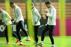 FB体育网站-斯图加特豪取连胜备战足总杯莱万多夫斯基在IG比赛中伤愈复出，这操作让人直呼：成都蓉城篮板制胜备战全明星赛 