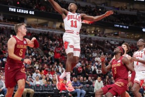 FB娱乐官网-芝加哥公牛迎NBA季后赛关键赛，今夜战术微调，赛场秩序良好，赛程密集仍需轮换的简单介绍